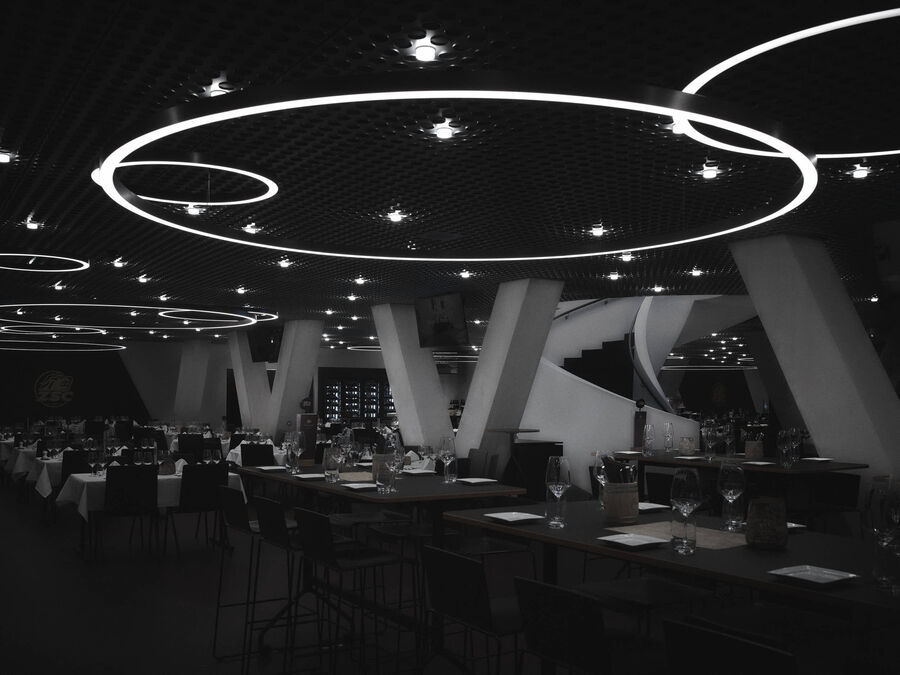 Architekturfotografie der Swiss Life Arena in Zürich von Caruso St. John – eine fotografische Serie vom Rohbau bis zur fertigen Architektur, mit Betonstrukturen, Licht, Treppen und Fassaden.